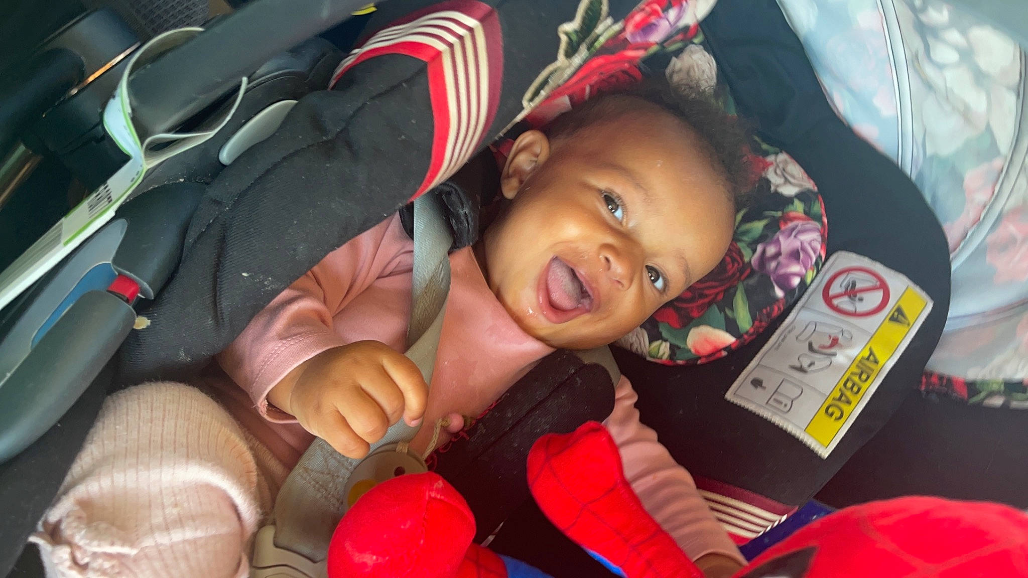 Naya participe au concours pour gagner de l'argent avec cette photo : comfort, eye, facial_expression, finger, fun, happy, hat, head, lip, mammal, mouth, person, pink, product, skin, smile, sun_hat, toddler, travel, vertebrate