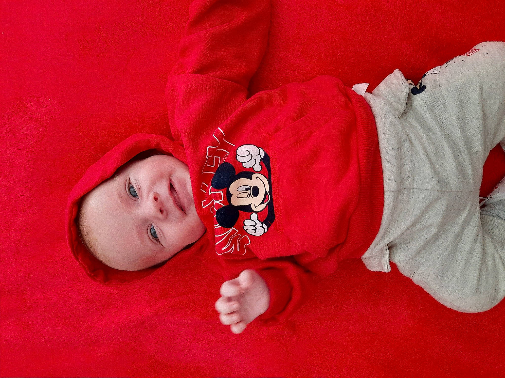 Zoran a rejoint le concours — aidez-le/la à gagner de superbes lots ! baby, baby_sleeping, baby_toddler_clothing, carmine, cheek, child, comfort, face, facial_expression, fur, happy, hat, pattern, person, portrait_photography, sitting, skin, sleeve, smile, toddler