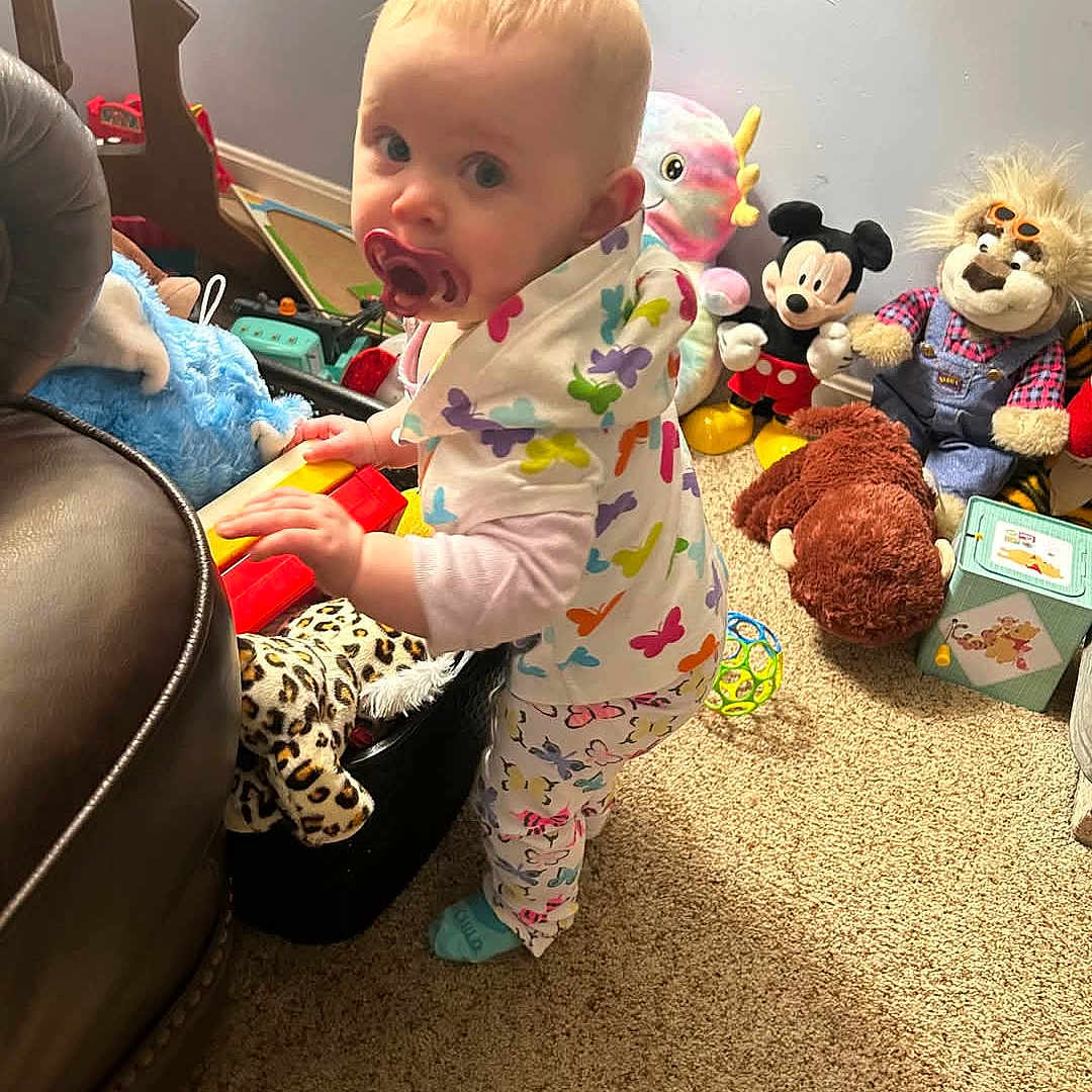 Payslee is registered to the contest to win money with this photo: baby, babylaughing, basket, clothing, couch, face, footwear, furniture, happy, head, hosiery, pajamas, person, photography, plush, portrait, shoe, sitting, sock, toy