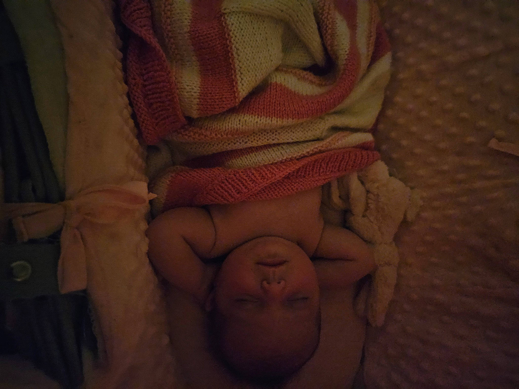 Arya is registered to the contest to win money with this photo: abdomen, baby, barechested, chest, child, comfort, darkness, elbow, gesture, hand, human_body, human_leg, knee, mouth, nail, neck, person, sleeve, stomach, thumb