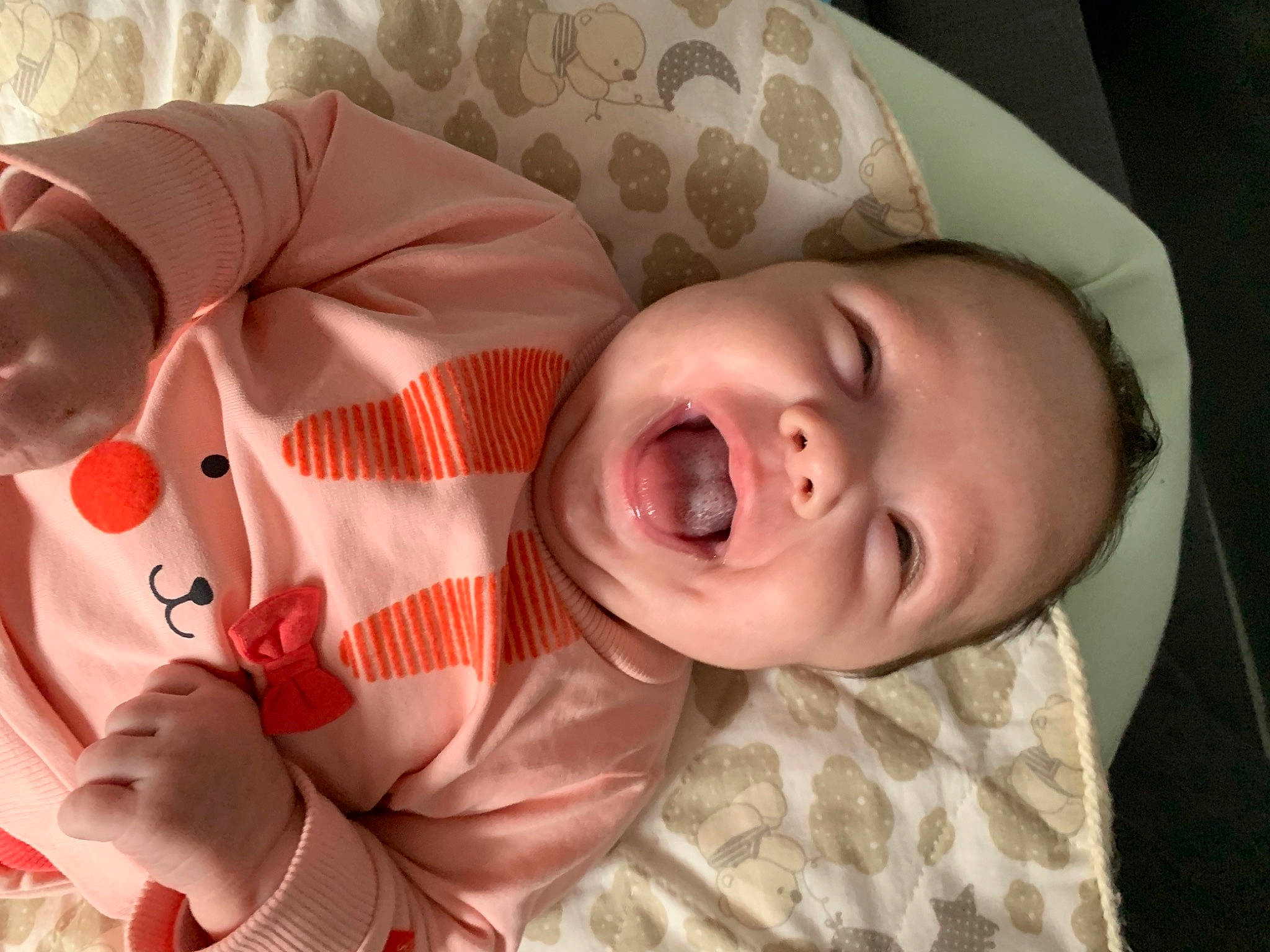 Rachel participe au concours pour gagner de l'argent avec cette photo : arm, baby, baby_toddler_clothing, cheek, child, chin, comfort, eye, hand, head, human_body, lip, mouth, neck, nose, person, pink, skin, sleeve, toddler