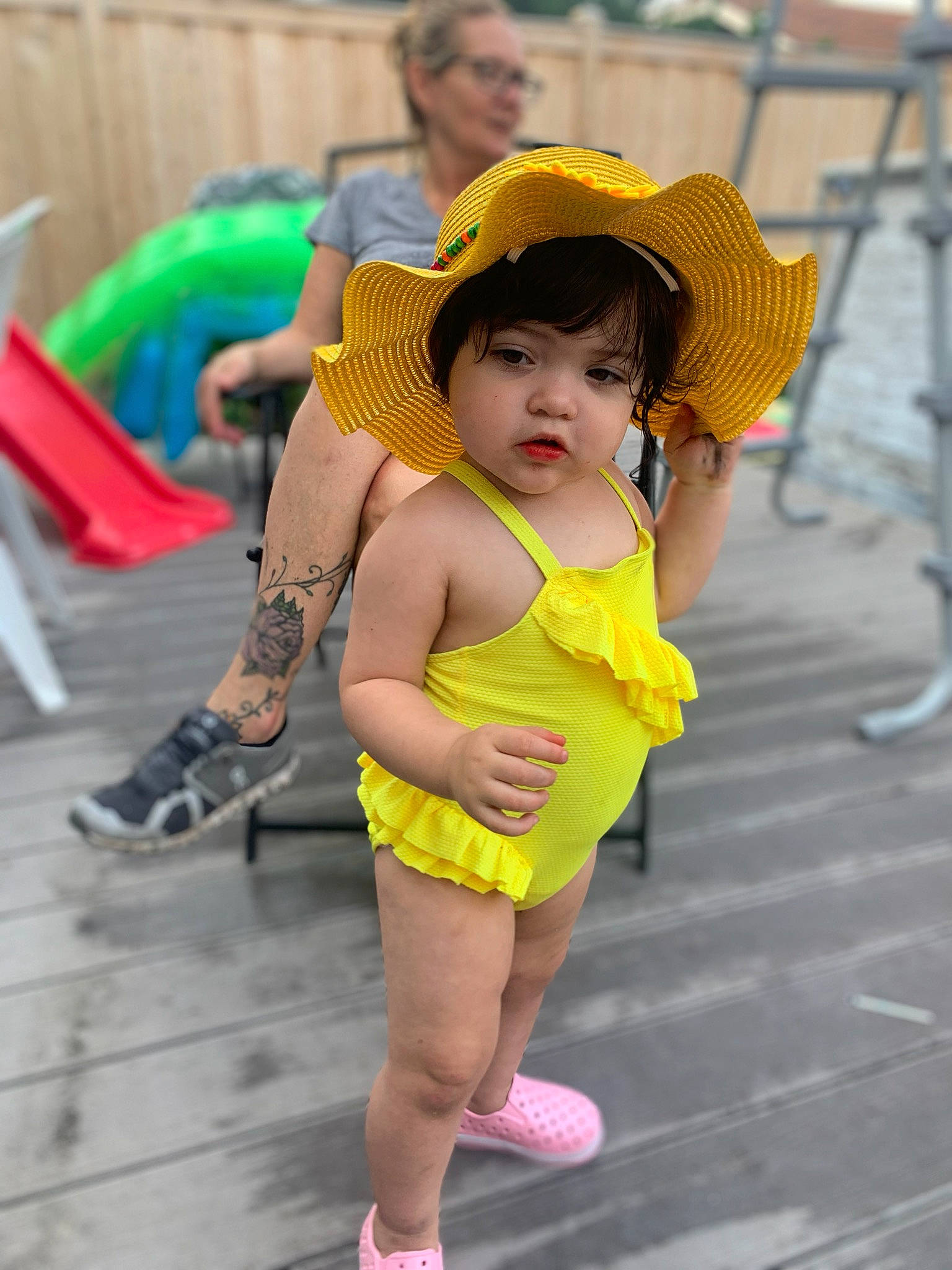 Naiya is registered to the contest to win money with this photo: blurred, entertainment, event, face, fun, happy, hat, human_leg, leg, leisure, performing_arts, person, recreation, sandal, shoe, sneakers, street_fashion, summer, sun_hat, thigh