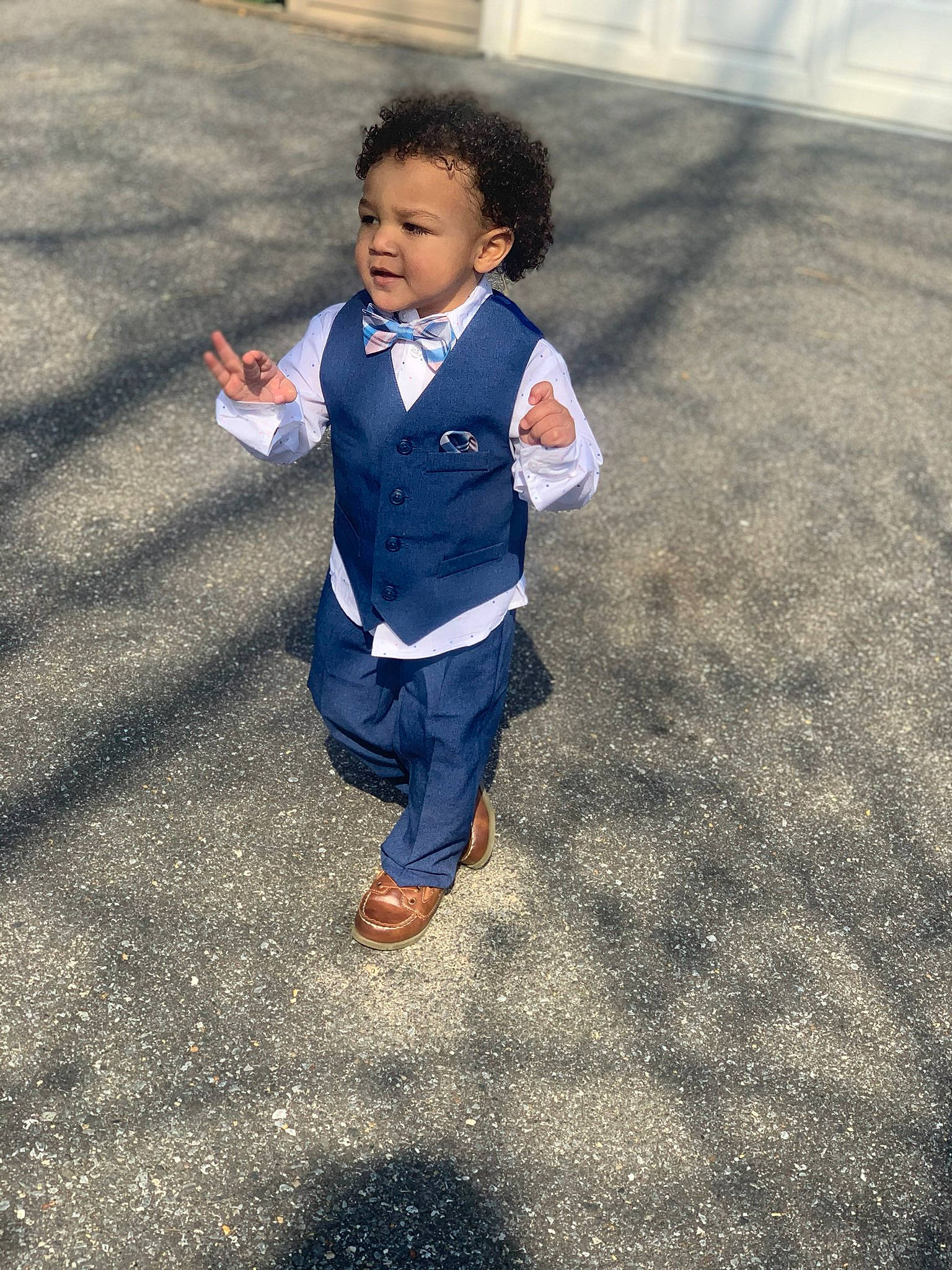 Jaspen is registered to the contest to win money with this photo: asphalt, child, city, concrete, denim, electric_blue, fun, grass, happy, head, leisure, pedestrian, person, road, road_surface, shadow, sidewalk, sitting, soil, tints_and_shades