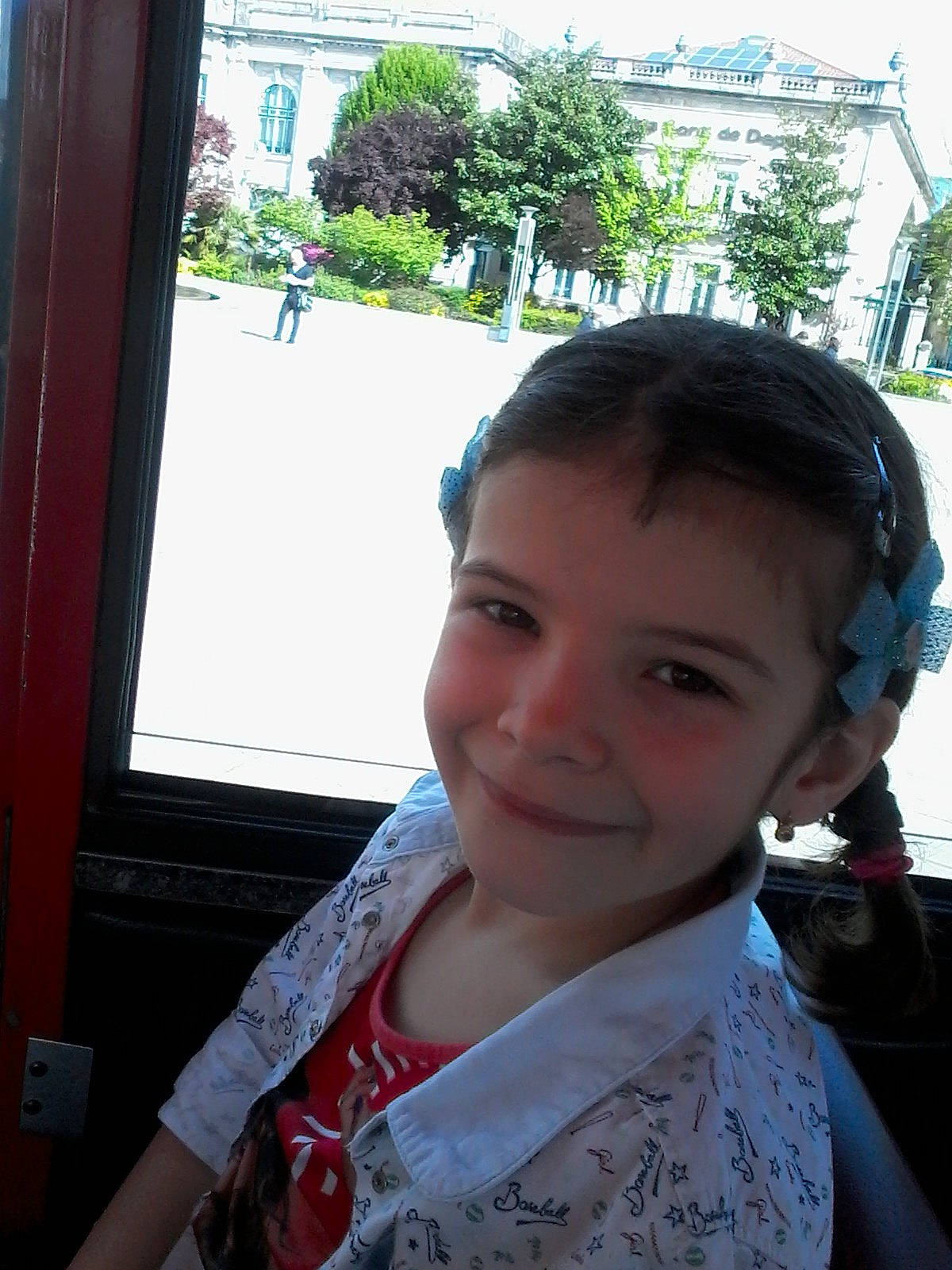 Juliette a rejoint le concours — aidez-le/la à gagner de superbes lots ! beauty, child, day, dress, face, facial_expression, girl, hair, hairstyle, head, image, lady, people, person, portrait, skin, smile, woman