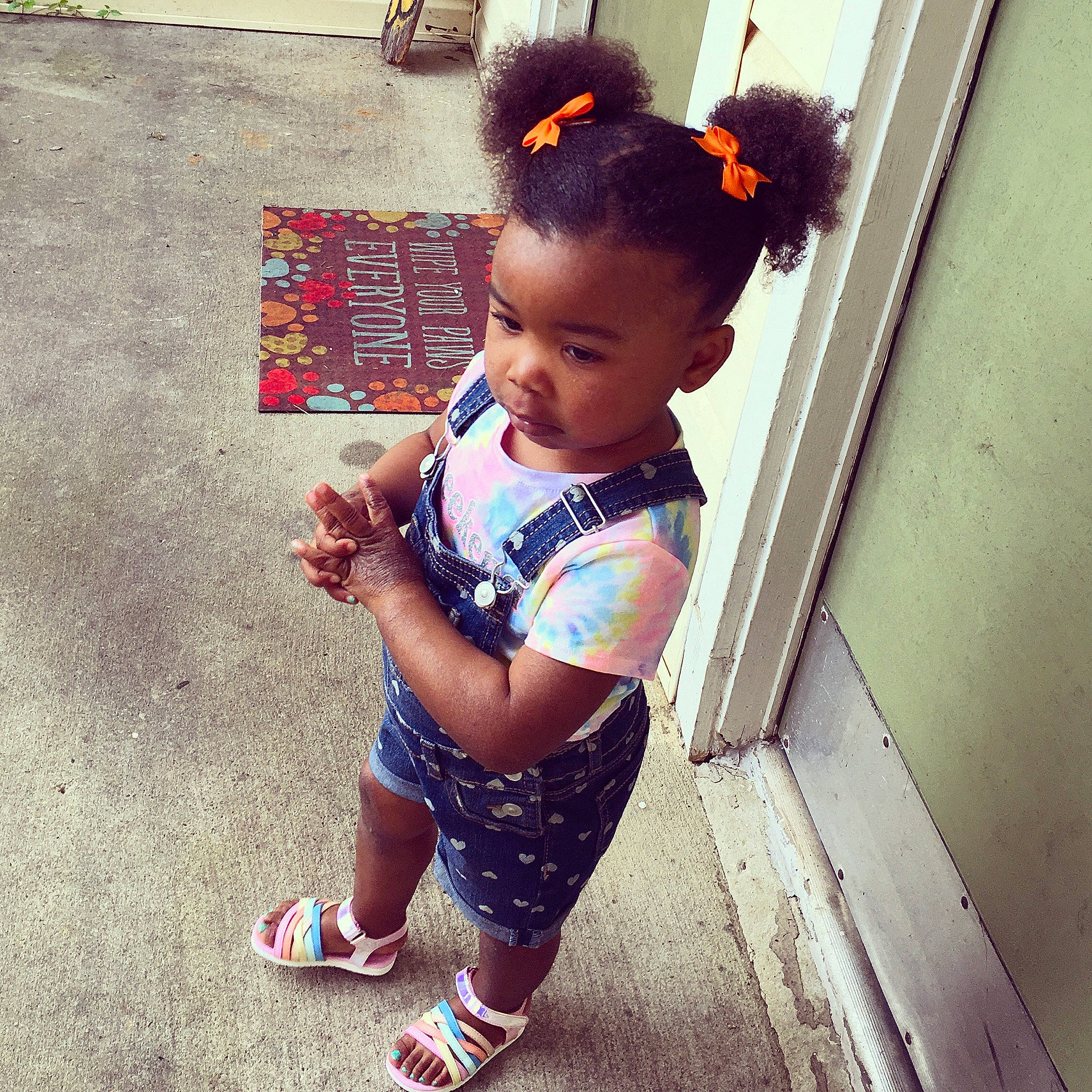 Aniya is registered to the contest to win money with this photo: baby, baby_toddler_clothing, black_hair, child, floor, flooring, fun, hair, happy, head, knee, leg, neck, person, shoulder, sleeve, t_shirt, thigh, toddler, trunk