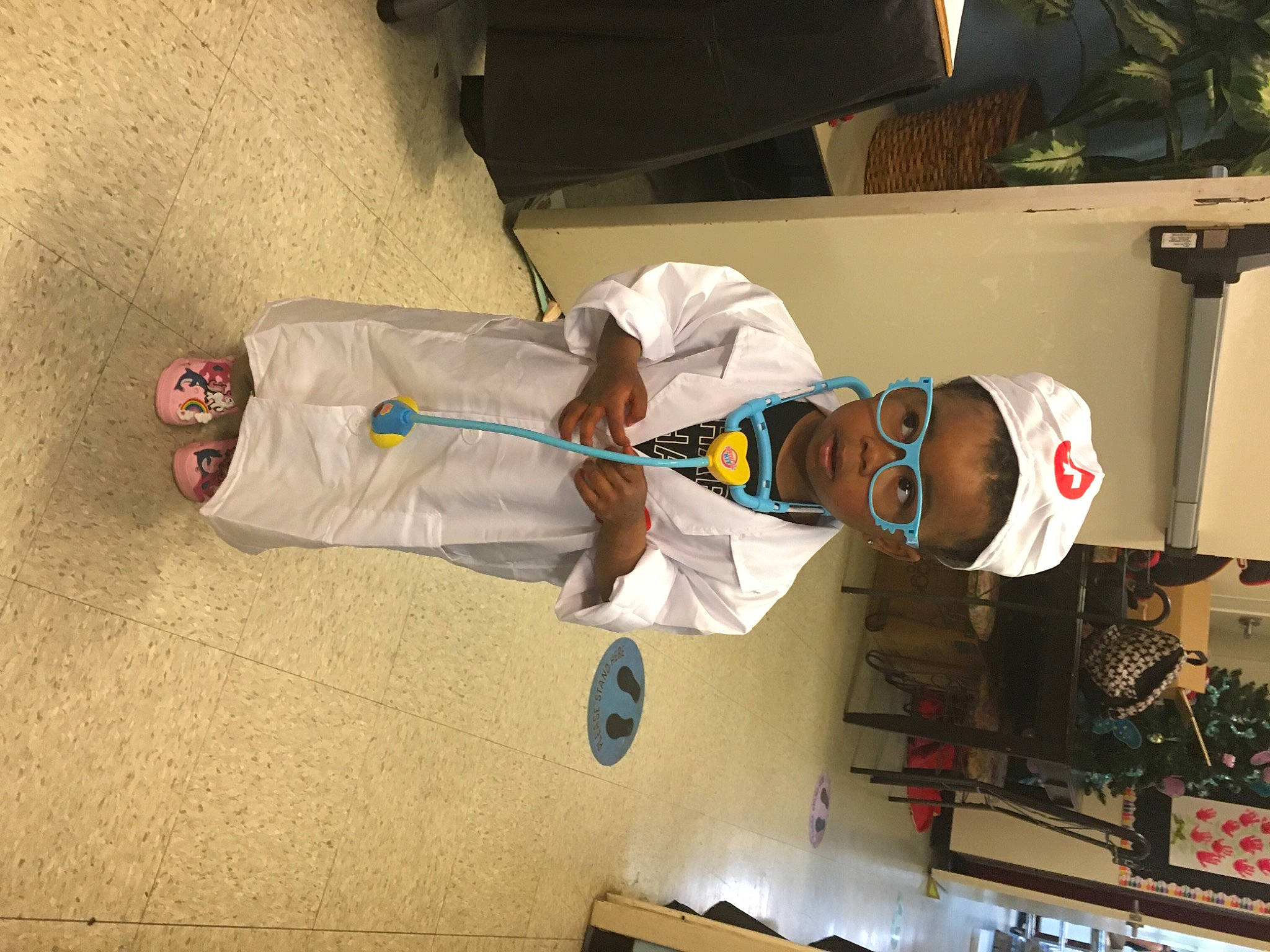 Aniya is registered to the contest to win money with this photo: blurred, carmine, costume, hat, person, plant, room, walking_shoe