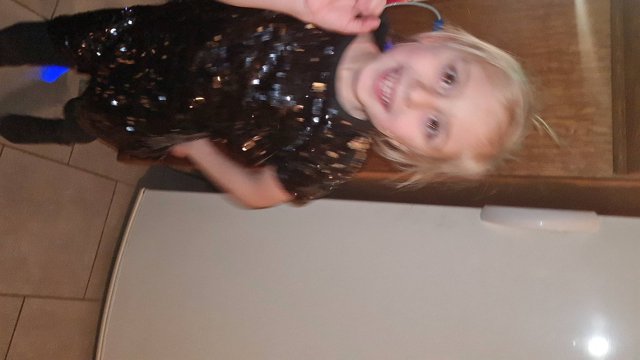 Alysée a rejoint le concours — aidez-le/la à gagner de superbes lots ! baby, baby_toddler_clothing, blond, brown_hair, cheek, eyelash, joy, nail, person, throat, thumb, toddler, wrist