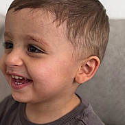 Zayan participe au concours pour gagner de l'argent avec cette photo : child, boy, smiling, happy, face, head, hair, eyes, ear, skin, portrait, casual_clothing, indoor, young, cute, joyful, closeup, person, toddler, expression