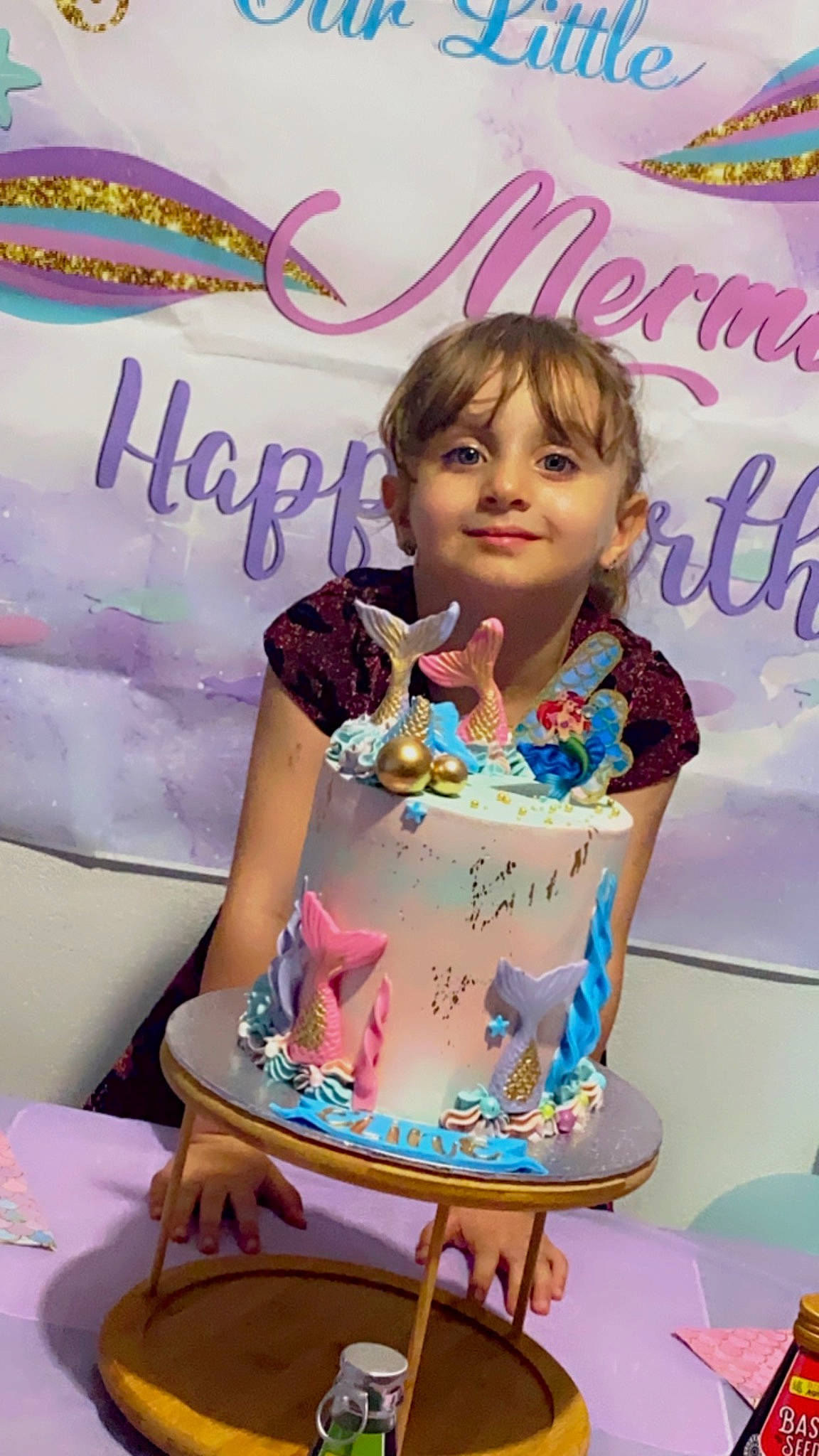 Eline a rejoint le concours — aidez-le/la à gagner de superbes lots ! baked_goods, birthday, birthday_party, buttercream, cake, cake_decorating, cake_decorating_supply, child, dress, event, food, fun, hairstyle, happy, icing, joy, person, pink, smile, sugar_cake