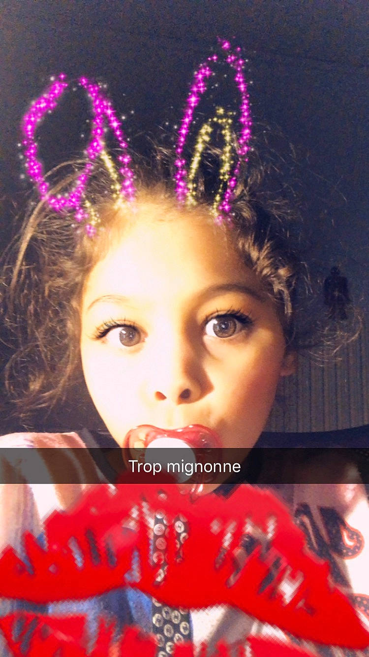 Elysa a rejoint le concours — aidez-le/la à gagner de superbes lots ! ear, eyelash, fashion_accessory, forehead, hair, hair_accessory, hairstyle, headpiece, lip, nose, person