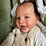 Elias a rejoint le concours — aidez-le/la à gagner de superbes lots ! baby, child, smiling, face, head, overalls, clothing, white_shirt, blanket, texture, cozy, infant, cute, happy, skin, button, indoors, person, portrait, young