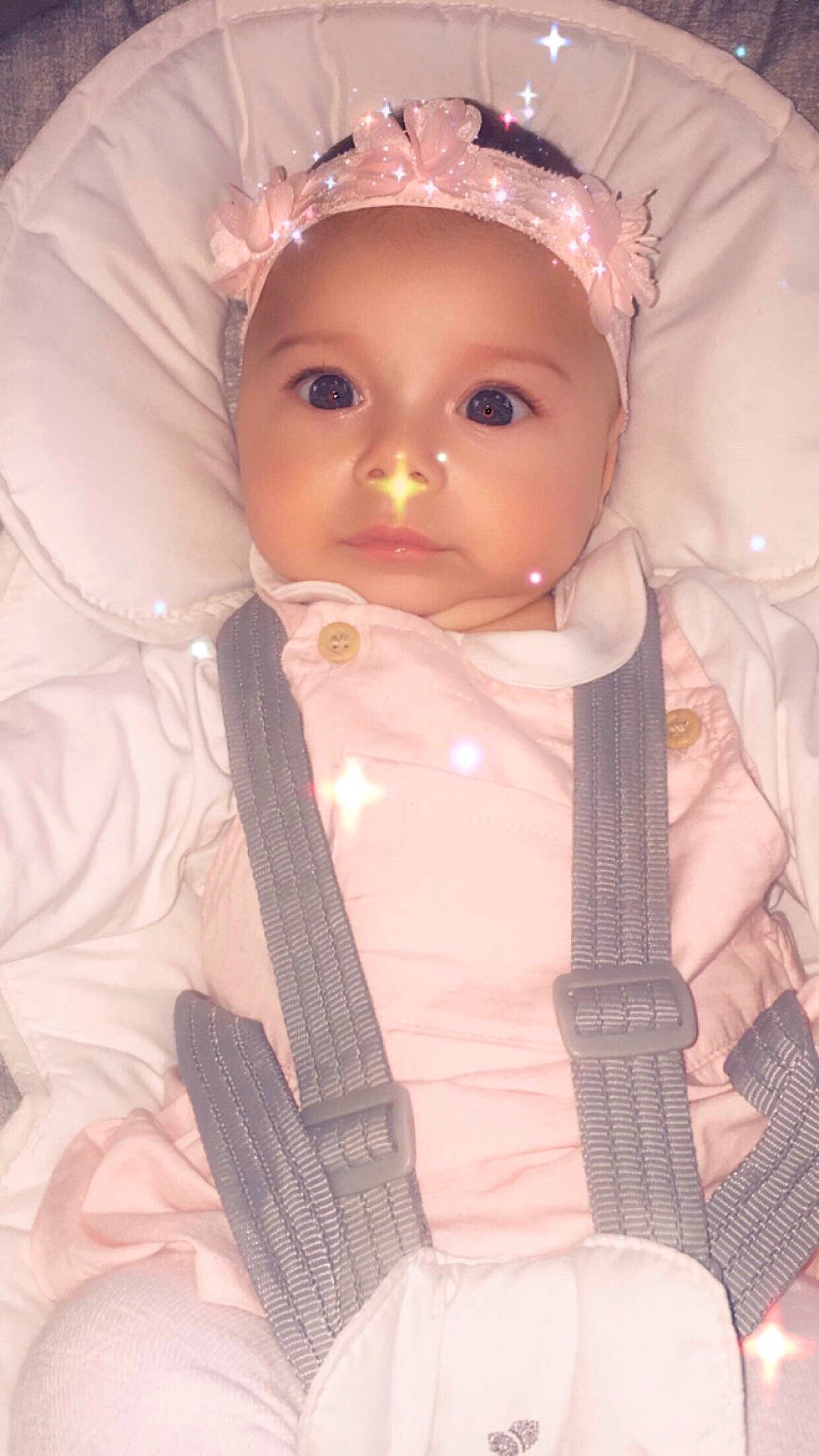 énora a rejoint le concours — aidez-le/la à gagner de superbes lots ! baby, beauty, cheek, doll, eye, eyebrow, eyelash, forehead, headband, headpiece, headwear, iris, lip, nose, organ, outerwear, person, pink, skin, textile