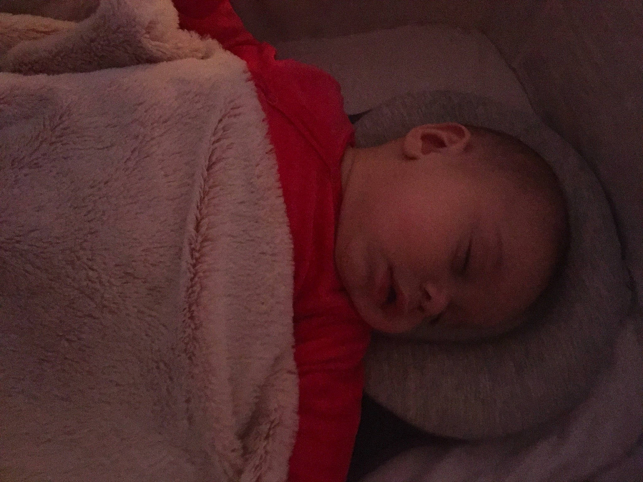 énora a rejoint le concours — aidez-le/la à gagner de superbes lots ! baby, cheek, comfort, ear, eye, eyebrow, face, forehead, grey, head, human_body, iris, lip, mouth, nose, person, pink, skin, sleeve, textile