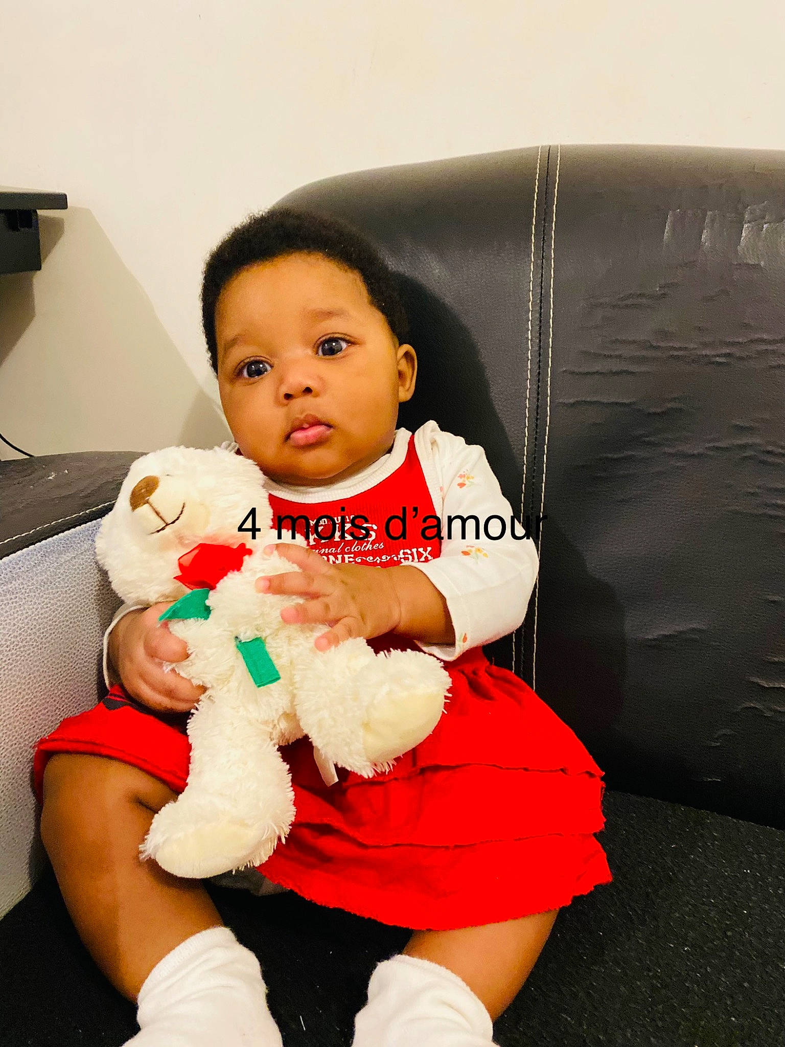 Magloire Germaine participe au concours pour gagner de l'argent avec cette photo : abdomen, baby, baby_toddler_clothing, child, comfort, couch, event, flash_photography, fun, happy, human_leg, lap, person, sitting, sock, stuffed_toy, teddy_bear, thigh, toddler, toy