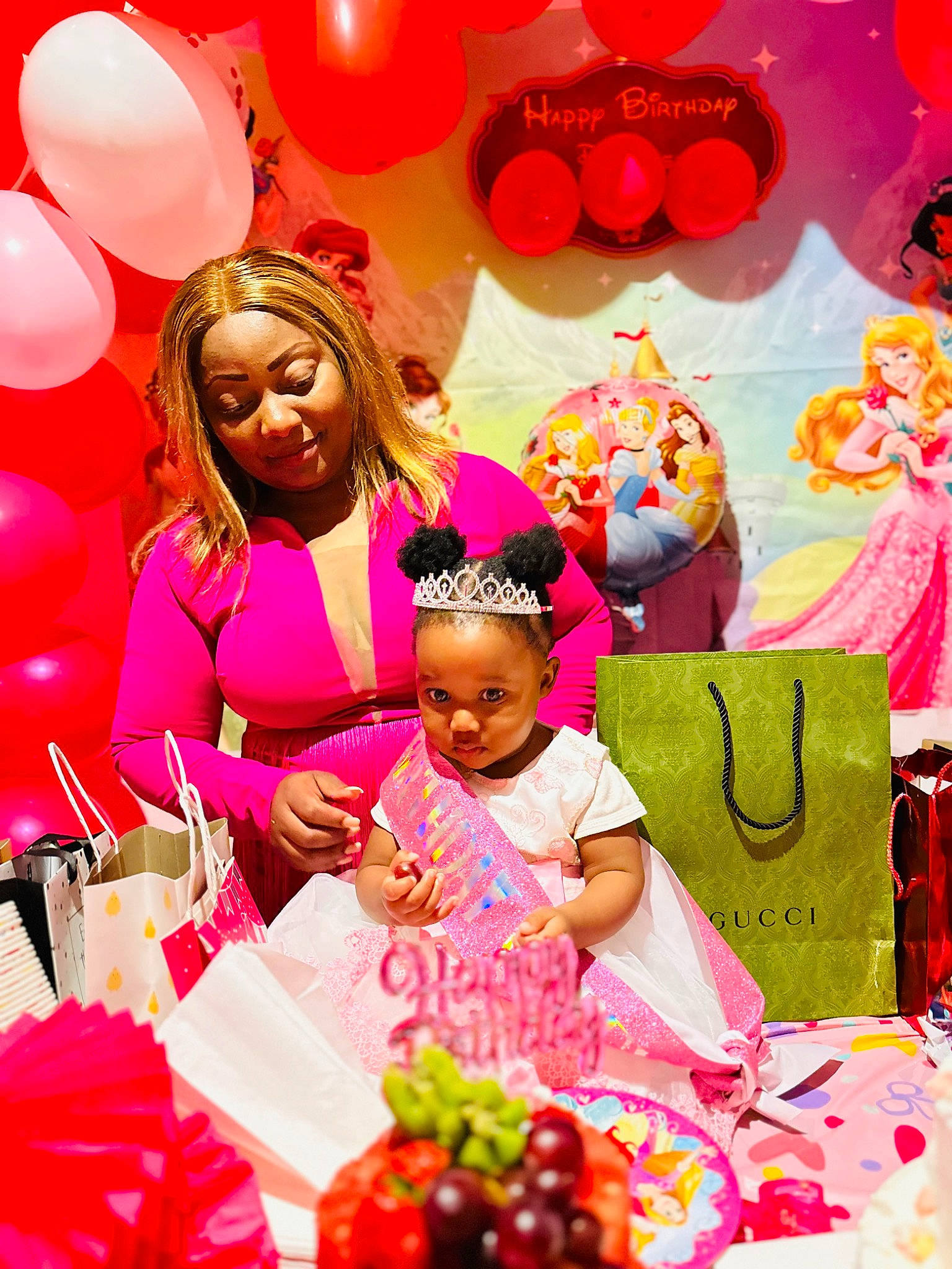 Magloire Germaine a rejoint le concours — aidez-le/la à gagner de superbes lots ! balloon, birthday, birthday_party, child, decoration, event, fun, happy, joy, leisure, magenta, natural_foods, party, party_supply, peach, person, photograph, pink, red, snapshot