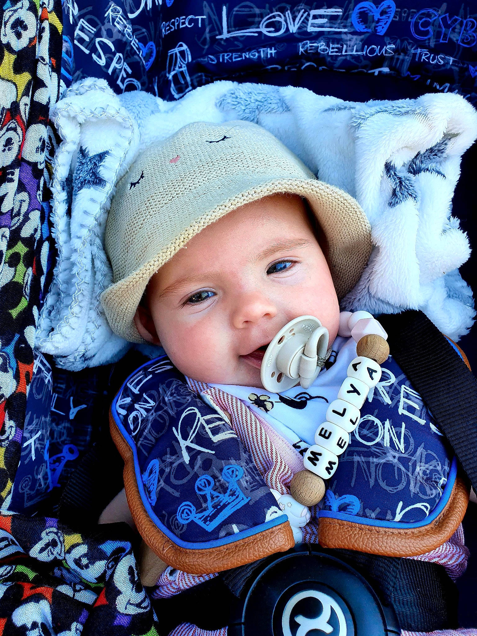 Mélya participe au concours pour gagner de l'argent avec cette photo : baby, baby_carriage, baby_toddler_clothing, beauty, cap, cheek, child, clothing, cool, electric_blue, face, happy, headgear, headwear, knit_cap, person, photograph, product, sleeve, textile