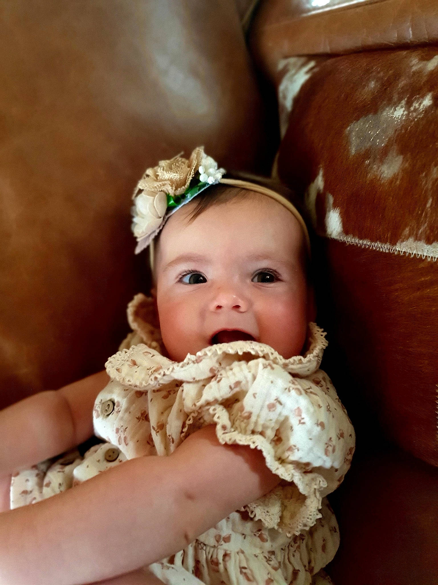 Mélya participe au concours pour gagner de l'argent avec cette photo : baby, baby_toddler_clothing, child, dress, eye, eyelash, fashion_accessory, flash_photography, hair_accessory, happy, head, headband, headgear, headpiece, jewellery, peach, person, petal, sitting, toddler