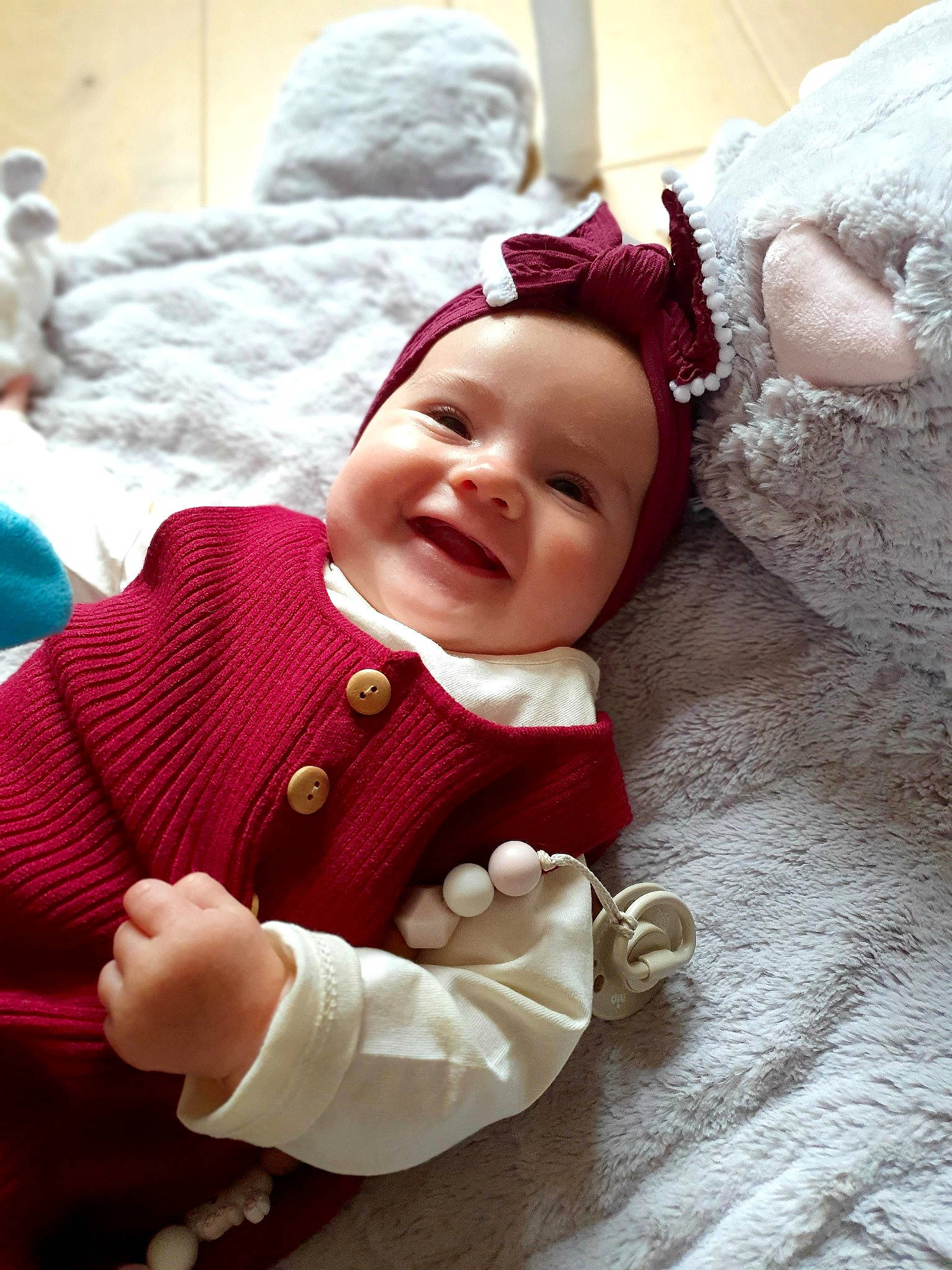 Mélya participe au concours pour gagner de l'argent avec cette photo : baby, baby_toddler_clothing, cap, cheek, child, comfort, facial_expression, finger, happy, headgear, headwear, human, human_body, joy, outerwear, person, pink, skin, sleeve, smile