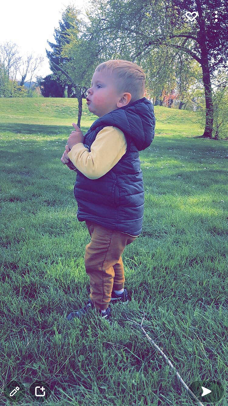 Tyler participe au concours pour gagner de l'argent avec cette photo : baby, baby_toddler_clothing, ball, electric_blue, gesture, grass, grass_family, grassland, happy, head, lawn, meadow, people_in_nature, person, plant, recreation, sky, sleeve, sunlight, toddler