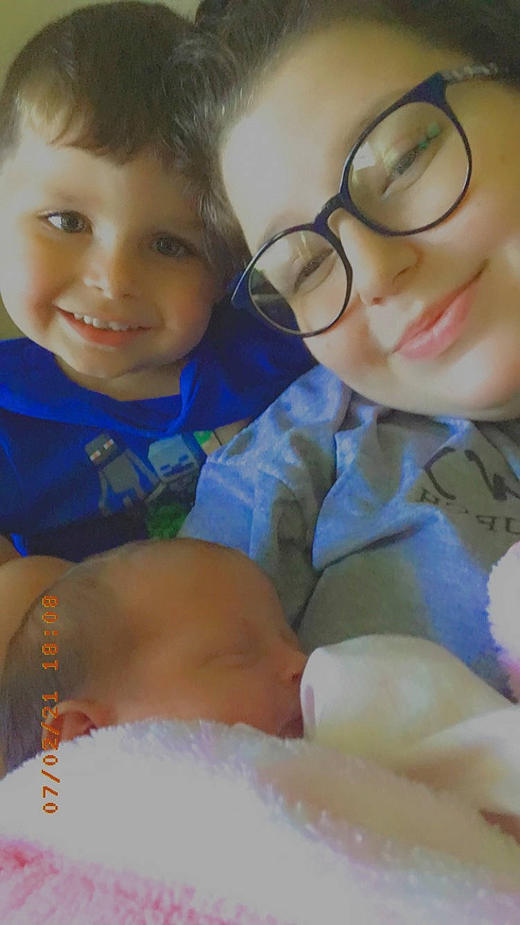 Bentlee is registered to the contest to win money with this photo: cheek, chin, eye, eyebrow, face, forehead, gesture, glasses, hand, happy, head, human_body, iris, joy, lip, mouth, muscle, nose, person, skin