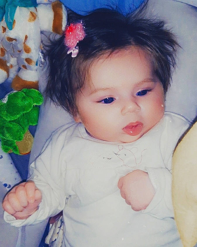 Maddy participe au concours pour gagner de l'argent avec cette photo : baby_toddler_clothing, cheek, chin, eye, eyebrow, eyelash, face, hairstyle, hand, happy, head, human, iris, lip, neck, nose, person, pink, skin, sleeve