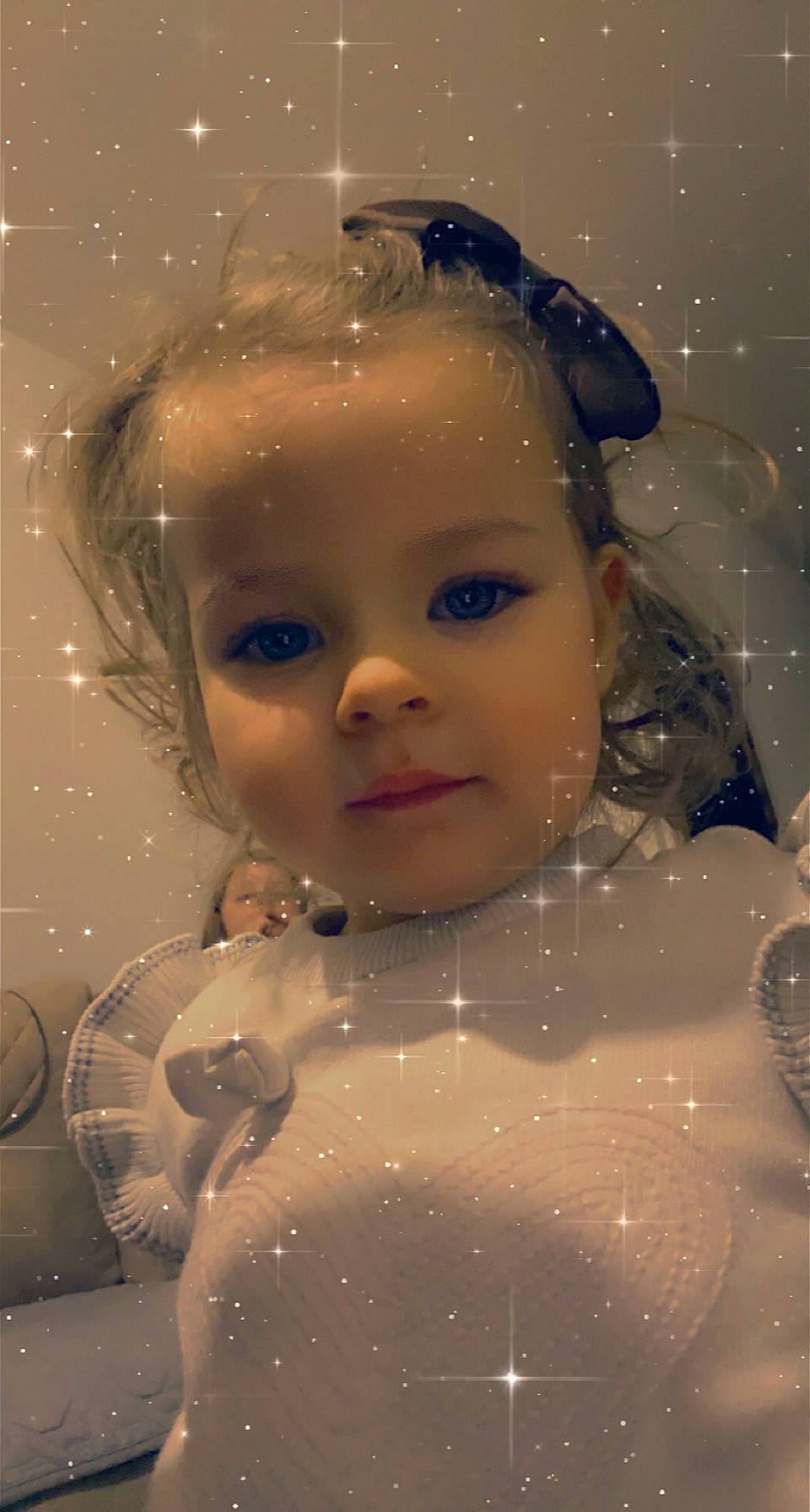 Lea a rejoint le concours — aidez-le/la à gagner de superbes lots ! art, bathing, cheek, chest, child, chin, close_up, doll, dress, eyebrow, eyelash, facial_expression, fun, happy, headgear, iris, jewellery, lip, nose, person