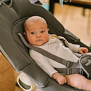 Leyon participe au concours pour gagner de l'argent avec cette photo : baby, baby_gadget, baby_rocker, baby_seat, blurred_background, child, clothing, comfort, cute, face, furniture, head, indoor, infant, neutral_expression, newborn, person, seated, soft_lighting, straps