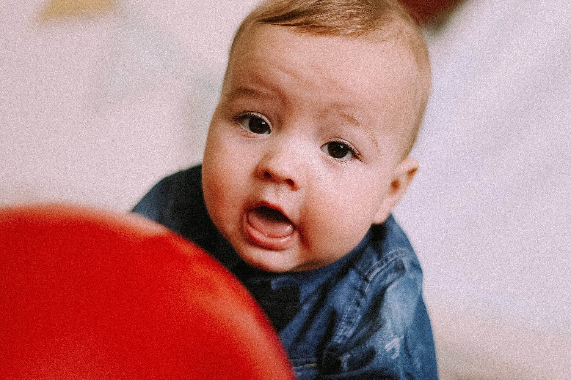 Timael participe au concours pour gagner de l'argent avec cette photo : baby, baby_toddler_clothing, cheek, child, comfort, ear, eyebrow, eyelash, flash_photography, fun, happy, iris, lip, neck, nose, person, sitting, skin, sleeve, smile