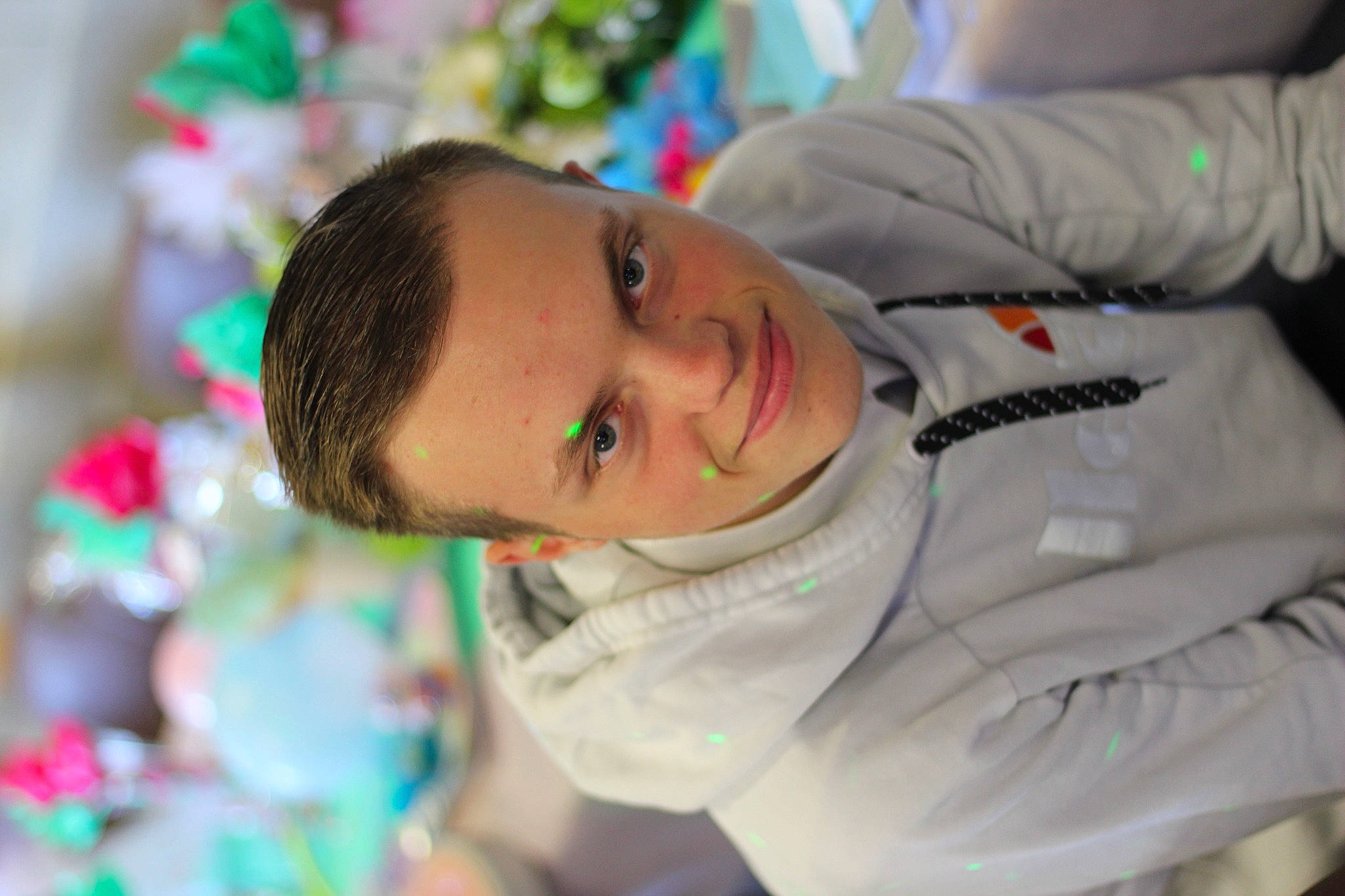 Luka participe au concours pour gagner de l'argent avec cette photo : baby, cheek, child, event, fun, happy, joy, leisure, nose, person, portrait_photography, room, toddler, tradition, tree