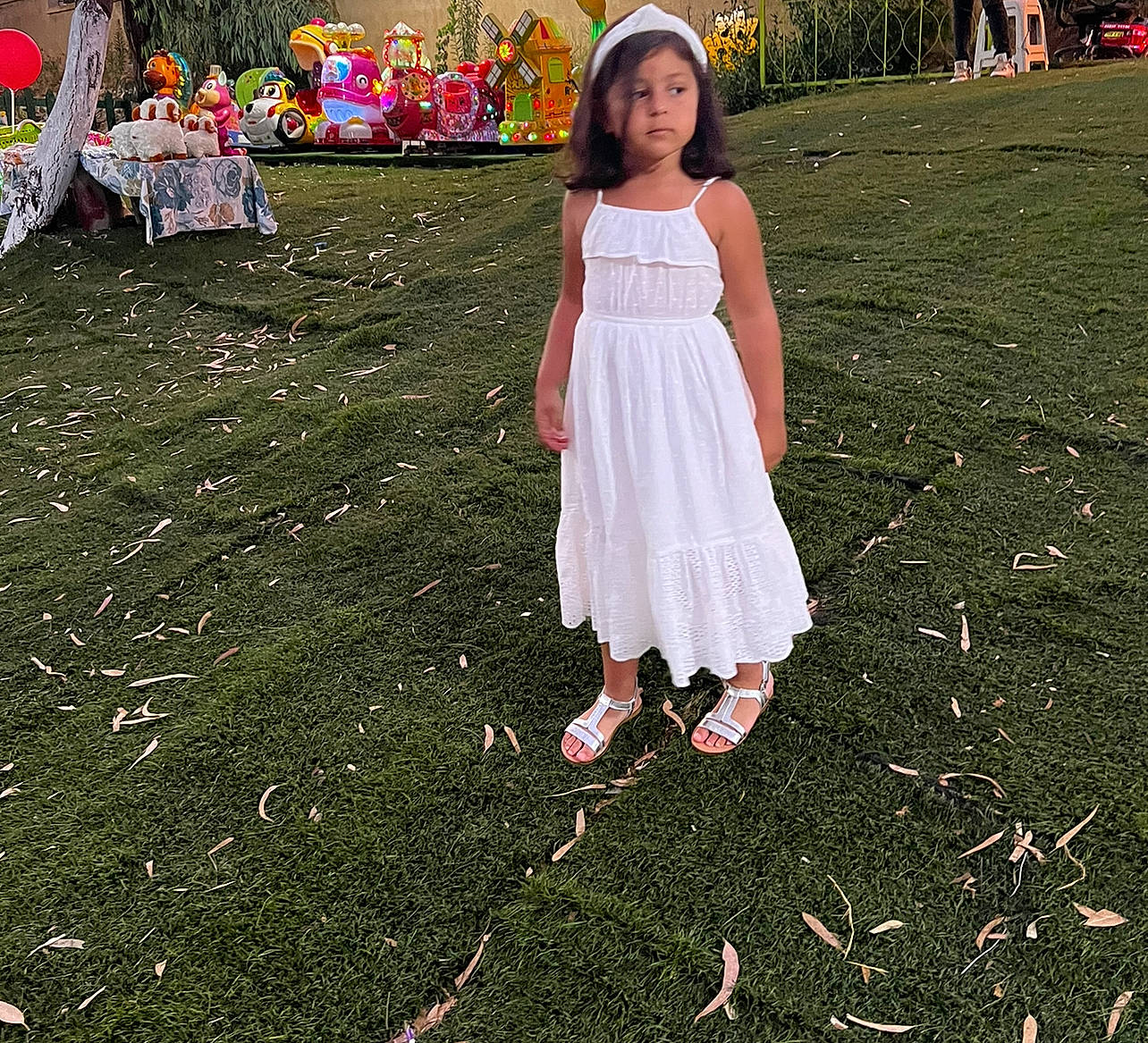 Jana participe au concours pour gagner de l'argent avec cette photo : beauty, child, dress, event, fun, garden, grass, happy, human_leg, lawn, leisure, people_in_nature, person, pink, plant, recreation, sandal, spring, summer, toddler