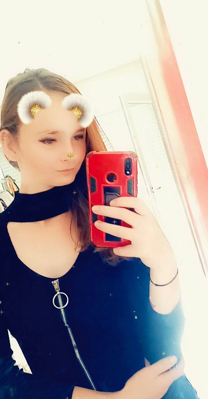 Sundy participe au concours pour gagner de l'argent avec cette photo : black_hair, chin, cosmetics, dress, eyebrow, eyelash, eyewear, gesture, hair, hairstyle, headgear, jaw, lip, lipstick, neck, person, shoulder, skin, sleeve, street_fashion