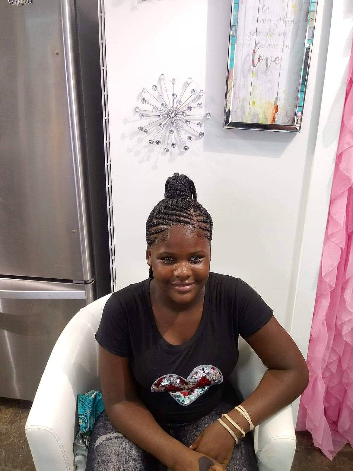 Yasmin is registered to the contest to win money with this photo: art, chest, comfort, elbow, fashion, fashion_design, happy, hat, human_leg, joy, knee, leisure, person, picture_frame, room, shoulder, sleeve, smile, sportswear, t_shirt