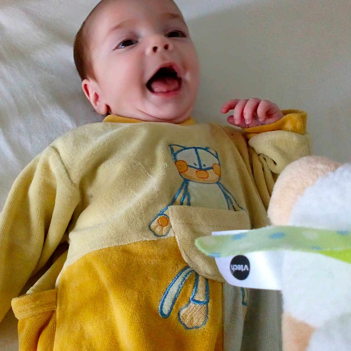 Serenna a rejoint le concours — aidez-le/la à gagner de superbes lots ! baby_products, child, infant, nose, person, product, skin, smile, textile, toddler, yellow