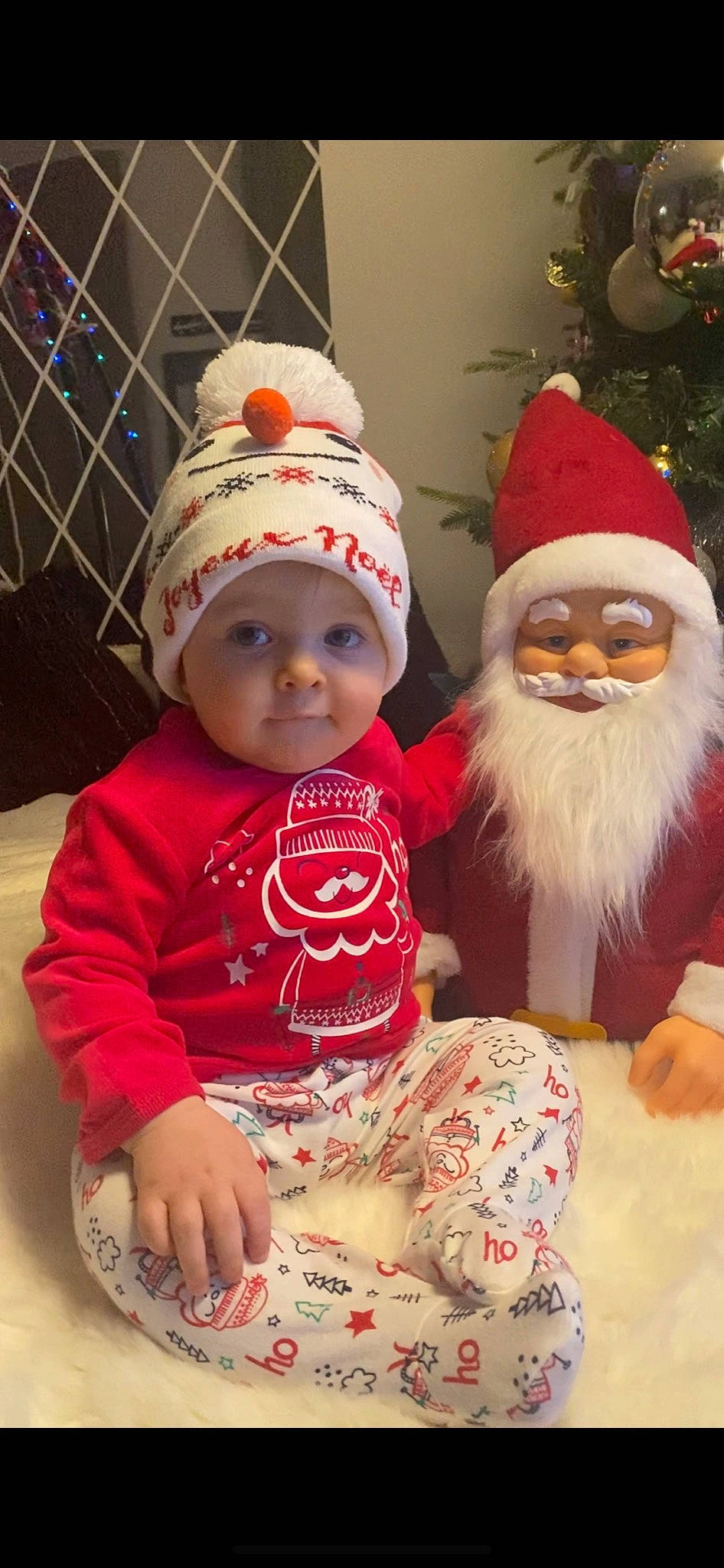 David Mihai participe au concours pour gagner de l'argent avec cette photo : baby_toddler_clothing, beard, eye, face, facial_expression, facial_hair, fun, happy, hat, head, headgear, headwear, human_body, person, plant, red, santa_claus, sleeve, smile, toddler