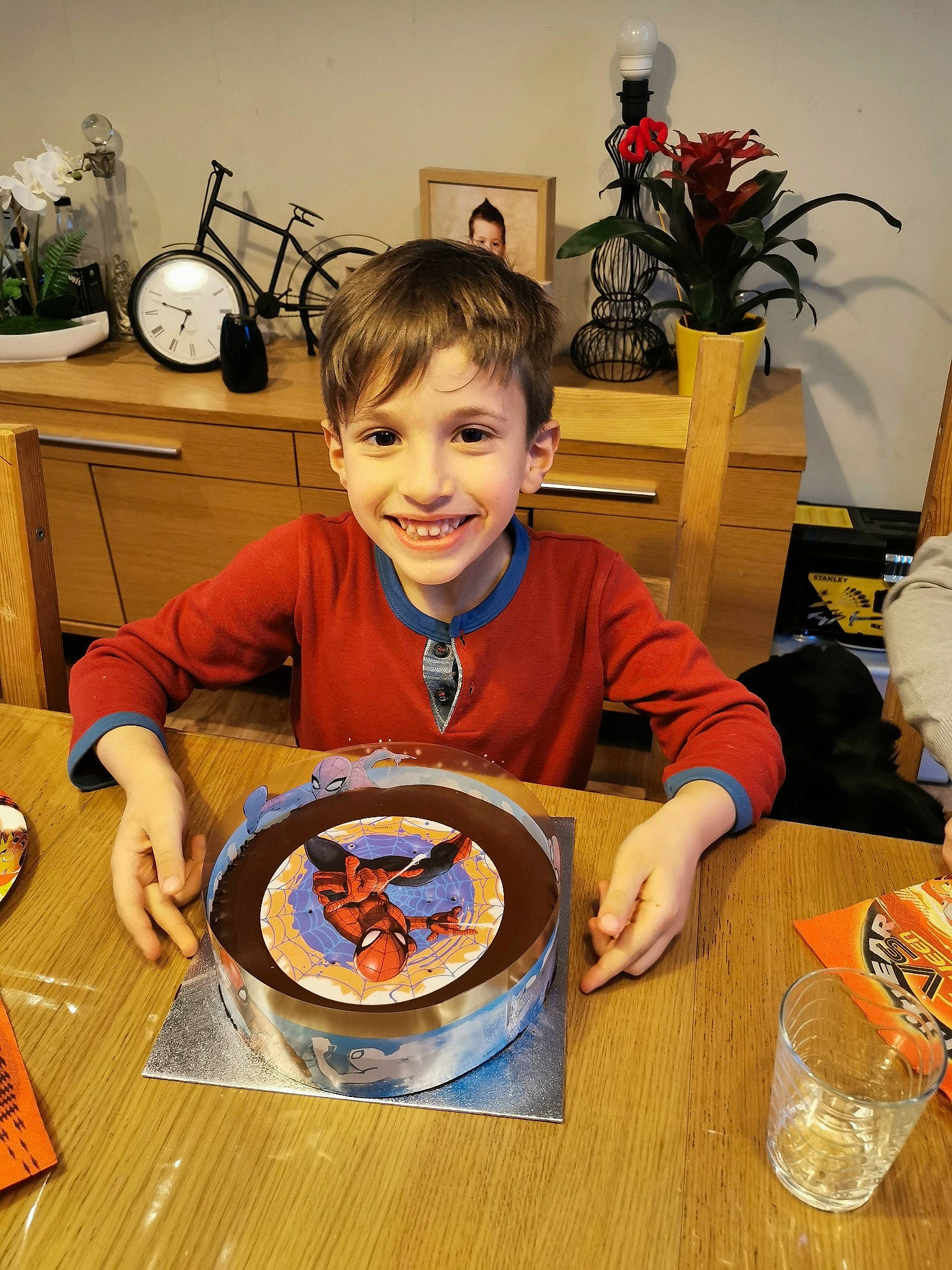 Manuel participe au concours pour gagner de l'argent avec cette photo : breakfast, brunch, child, comfort_food, cuisine, dish, eating, food, joy, lunch, meal, person, supper, table, vacation