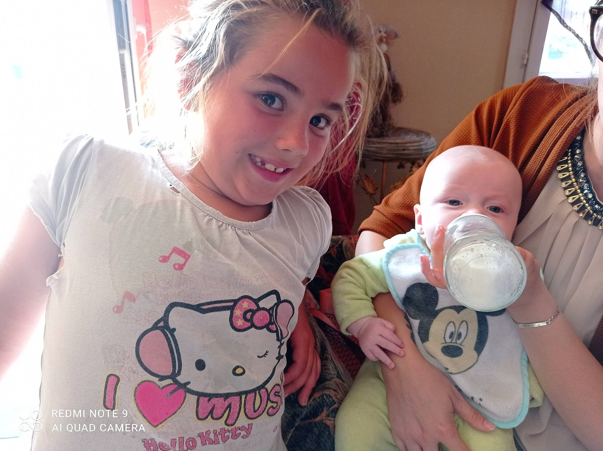 Djeslanna participe au concours pour gagner de l'argent avec cette photo : baby, baby_bottle, baby_toddler_clothing, beauty, cheek, drinkware, ear, finger, fun, happy, head, iris, joy, mouth, nose, organ, person, plastic_bottle, skin, sleeve