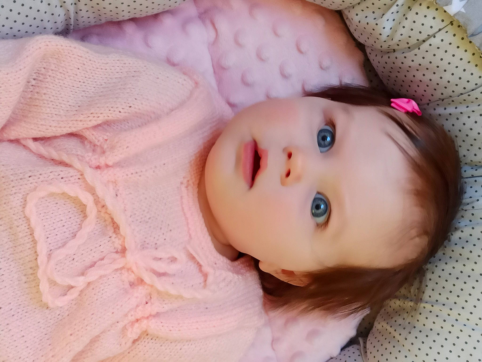 Emma a rejoint le concours — aidez-le/la à gagner de superbes lots ! baby, cheek, child, chin, doll, eyebrow, eyelash, face, head, headgear, iris, lip, neck, nose, person, pink, skin, sleeve, surprise, textile