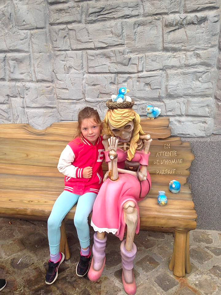 Cinthia participe au concours pour gagner de l'argent avec cette photo : daughter, fun, person, pink, play, toddler, toy, vacation