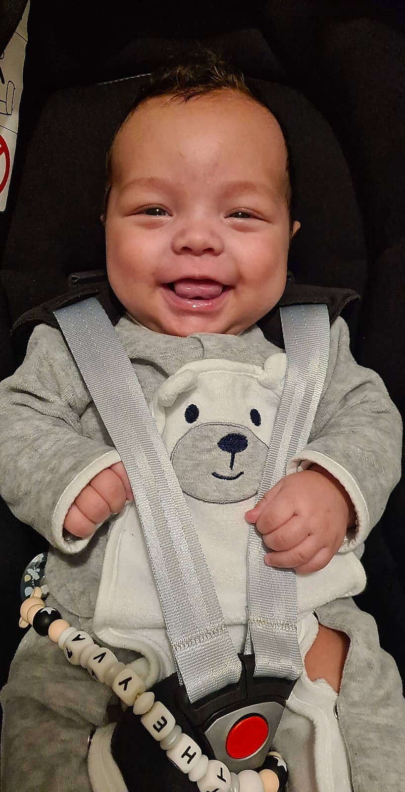 Theyva participe au concours pour gagner de l'argent avec cette photo : baby_toddler_clothing, cheek, comfort, cool, finger, gesture, happy, joy, mammal, mouth, nose, organ, outerwear, person, pink, product, skin, sleeve, smile, textile