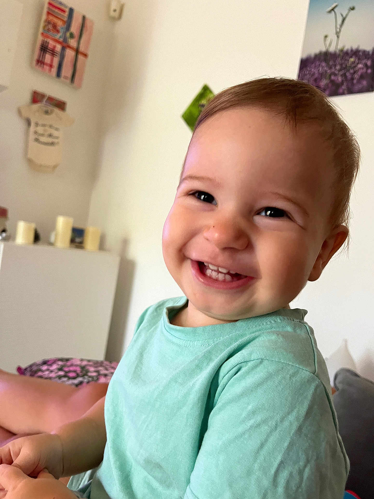 Lyzio a rejoint le concours — aidez-le/la à gagner de superbes lots ! baby, casual_clothing, child, cute, eyebrows, eyes, face, hair, happy, head, indoor, mint_green_shirt, mouth, person, portrait, skin, smiling, teeth, toddler, young_child