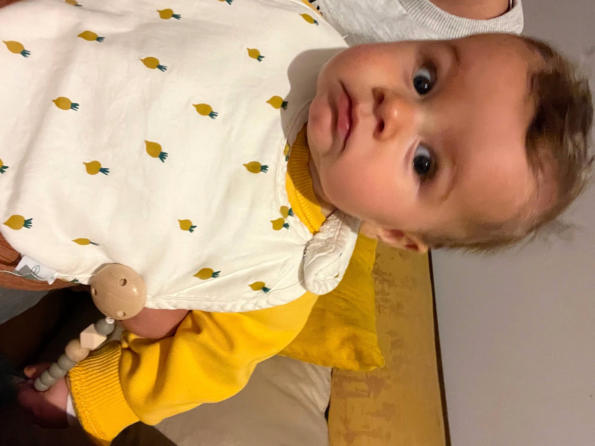 Baptiste participe au concours pour gagner de l'argent avec cette photo : baby, baby_products, baby_toddler_clothing, cheek, child, collar, comfort, dress, dress_shirt, eyelash, happy, hat, linens, nose, pattern, person, sleeve, t_shirt, toddler, white