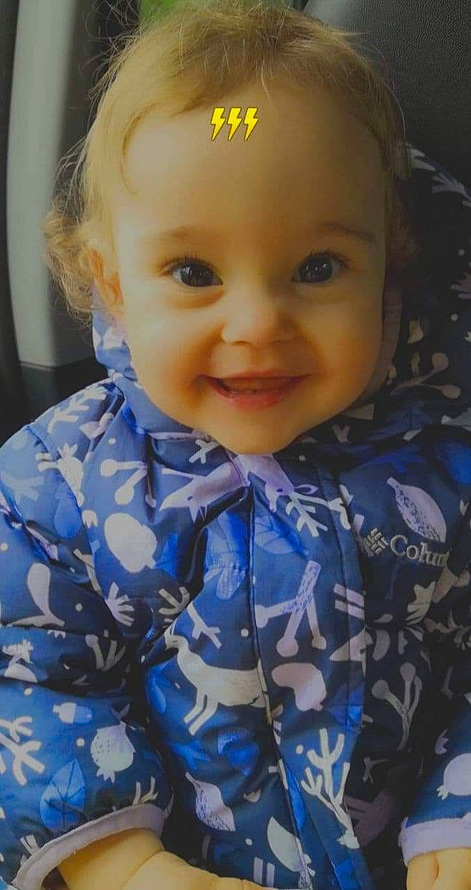 Elisa a rejoint le concours — aidez-le/la à gagner de superbes lots ! azure, baby_toddler_clothing, blue, cheek, chin, dress, eye, eyebrow, facial_expression, hairstyle, happy, iris, joy, lip, mouth, nose, organ, person, skin, sleeve