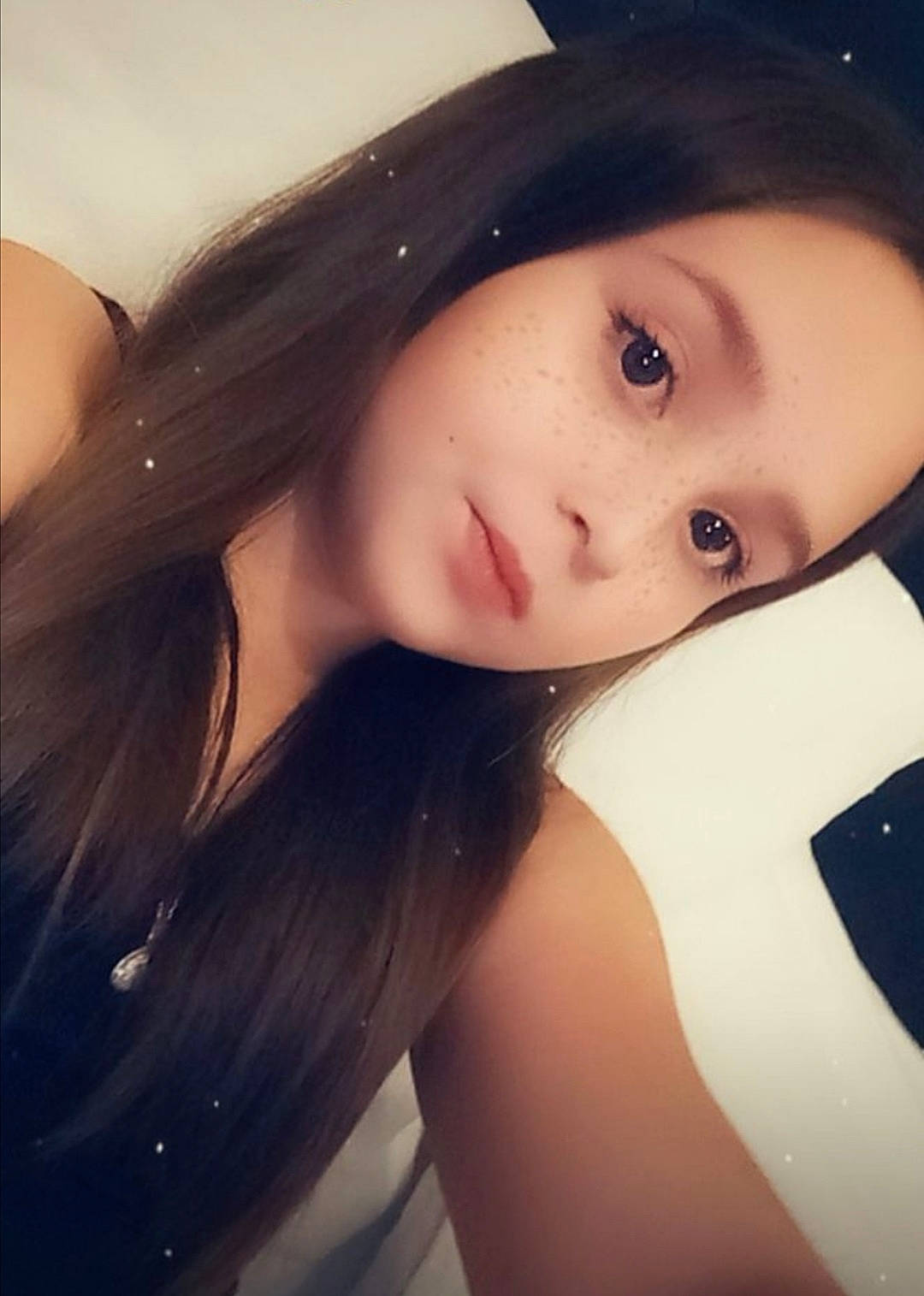 Melis participe au concours pour gagner de l'argent avec cette photo : bangs, black_hair, cap, cheek, chin, cool, eyebrow, eyelash, flash_photography, forehead, happy, iris, jaw, lip, neck, nose, person, shoulder, skin, sleeve