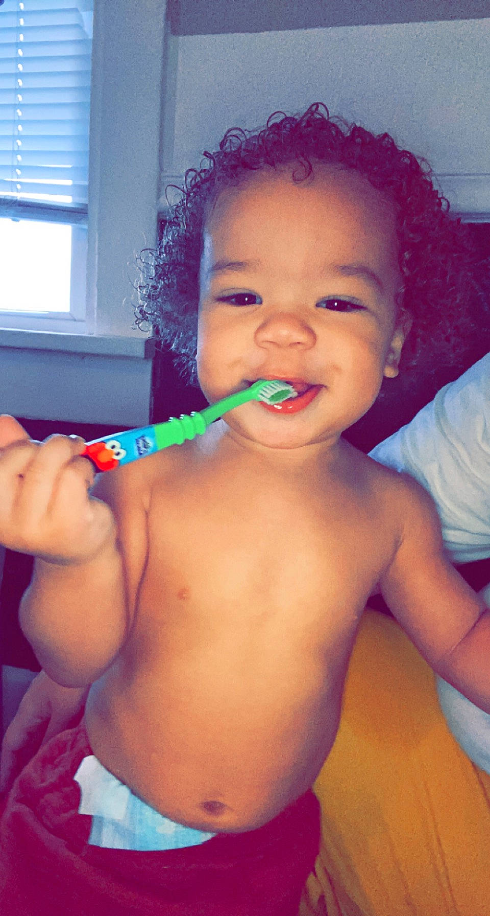 Kyren is registered to the contest to win money with this photo: cheek, chin, eyebrow, eyelash, gesture, happy, human_body, iris, joint, lip, mouth, muscle, neck, nose, person, shoulder, skin, smile, tooth, window