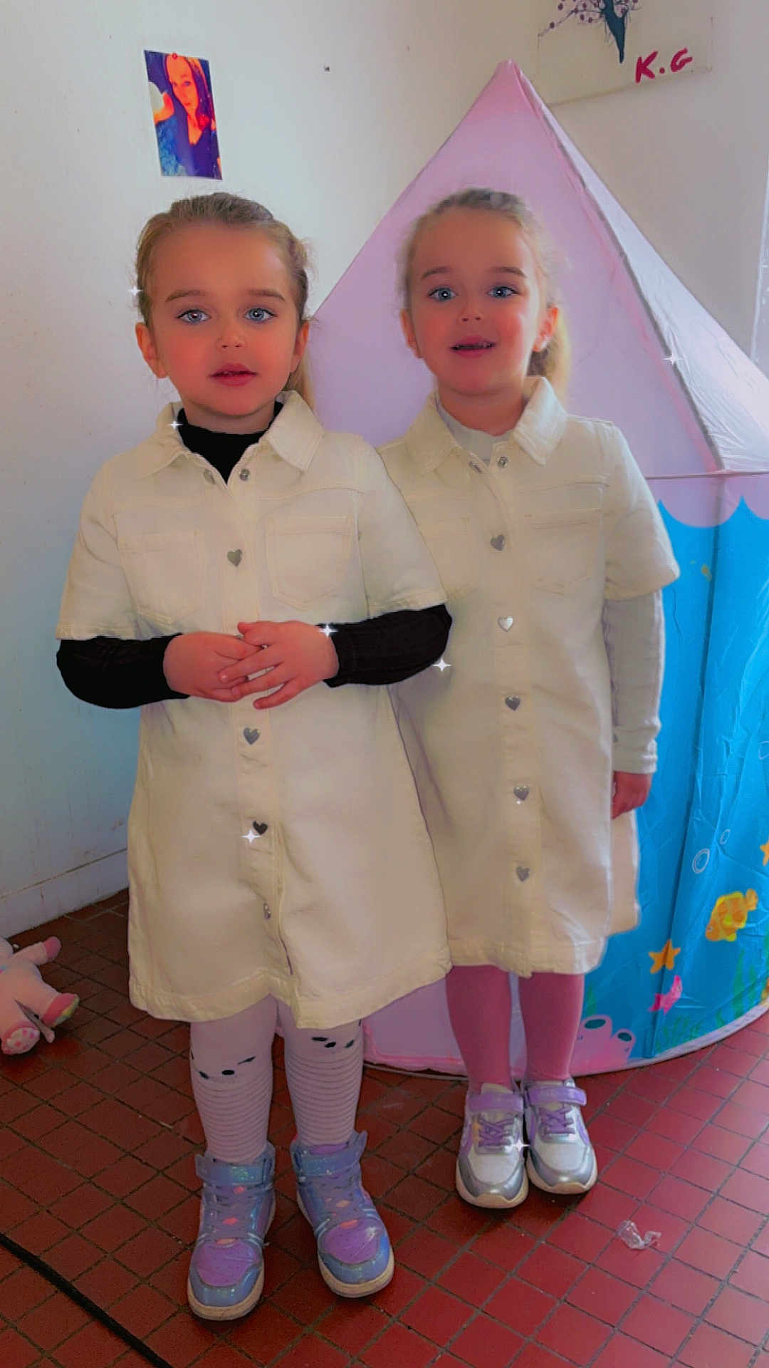 Lina Et Luna participe au concours pour gagner de l'argent avec cette photo : child, children, cute, dress, eyes, girls, hands, indoor, leggings, long_hair, matching_outfits, play_tent, portrait, poster, smile, sneakers, standing, tiled_floor, toy, wall_art