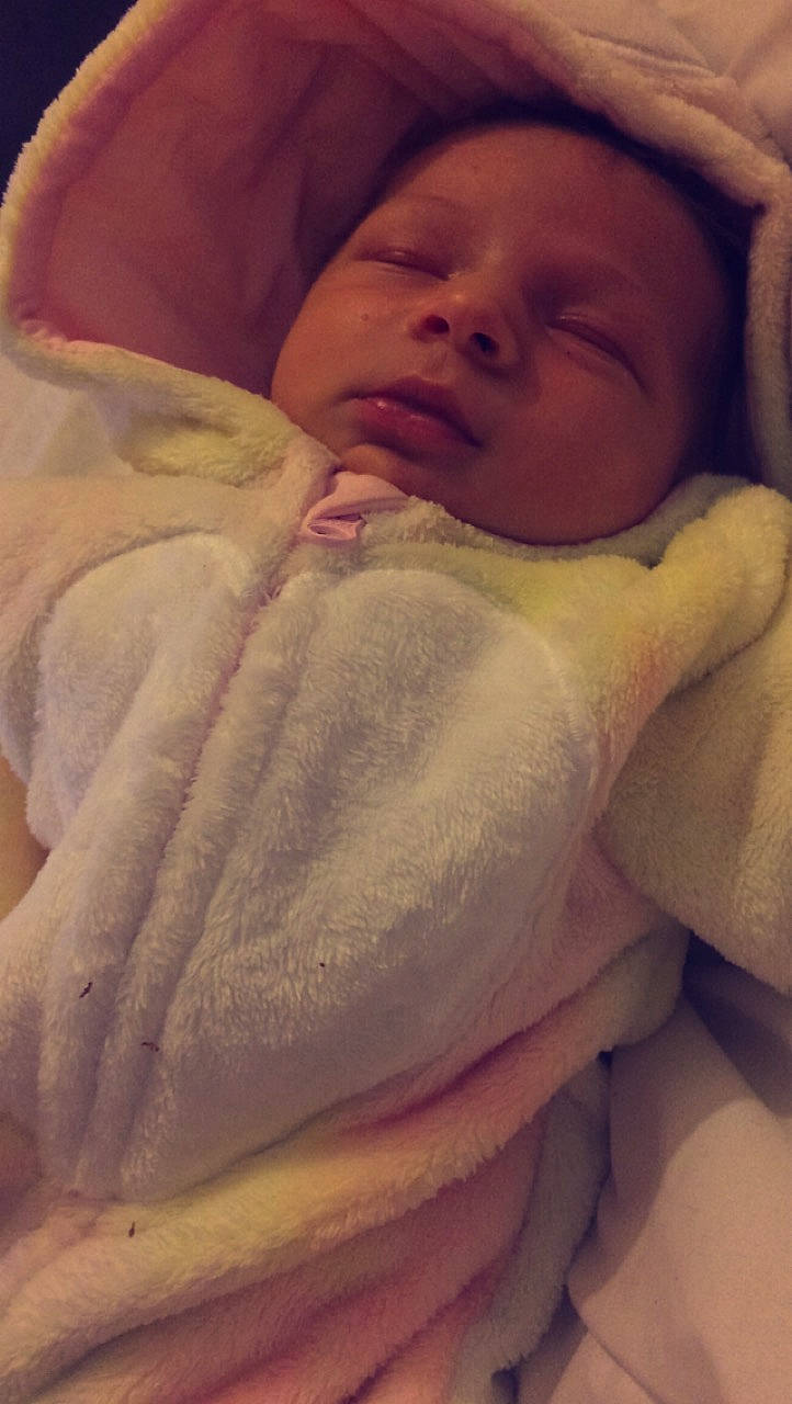 Rubby participe au concours pour gagner de l'argent avec cette photo : baby, baby_sleeping, bedtime, cheek, child, chin, close_up, comfort, eyebrow, face, linens, lip, mouth, nap, nose, person, room, skin, textile, thumb