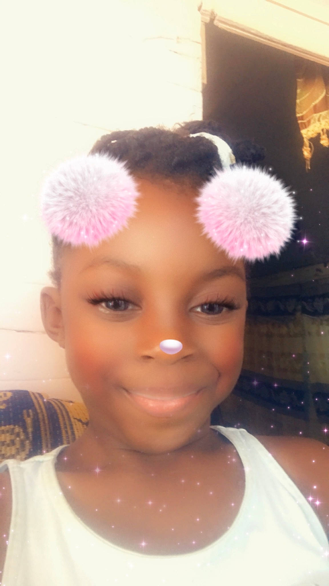 Shayanna a rejoint le concours — aidez-le/la à gagner de superbes lots ! afro, black_hair, cheek, ear, eyebrow, eyelash, face, fashion_accessory, forehead, hair, hair_accessory, hairstyle, head, headgear, lip, person, pink