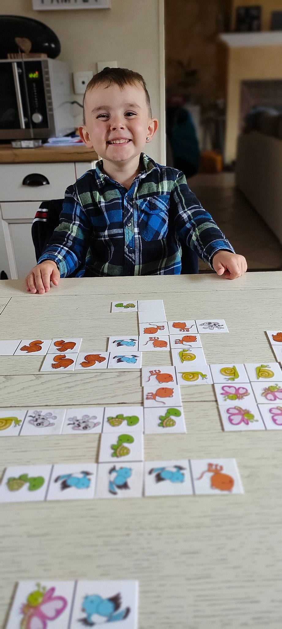 Jayson participe au concours pour gagner de l'argent avec cette photo : adaptation, art, beauty, cabinetry, child, community, flooring, font, fun, human, joy, leisure, people, person, product, recreation, smile, table, textile, toddler