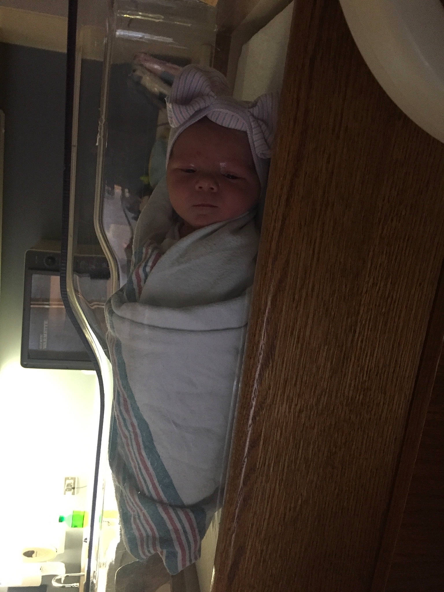 Ellianna is registered to the contest to win money with this photo: person, room