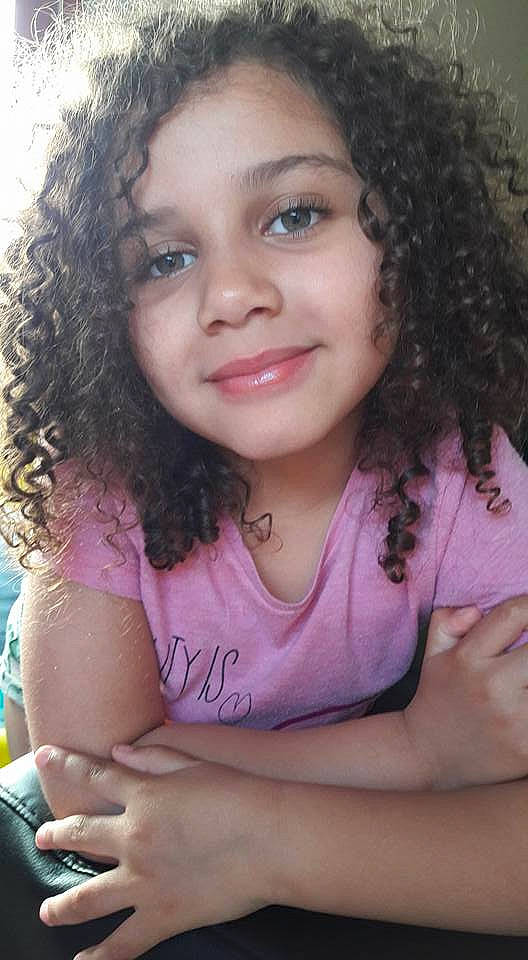 Syana participe au concours pour gagner de l'argent avec cette photo : beauty, black_hair, brown_hair, cheek, child, child_model, chin, eye, eyebrow, face, forehead, girl, hair, hairstyle, human_hair_color, joy, lip, long_hair, nose, skin